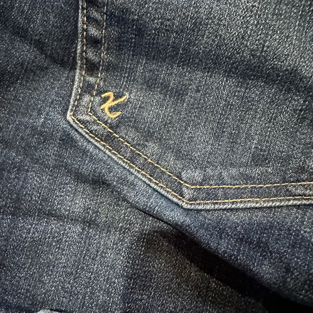 Kut from the Kloth Frayed Shorts Size:6 - Picture 5 of 7